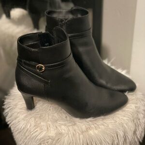 Black Lifestride ankle boots